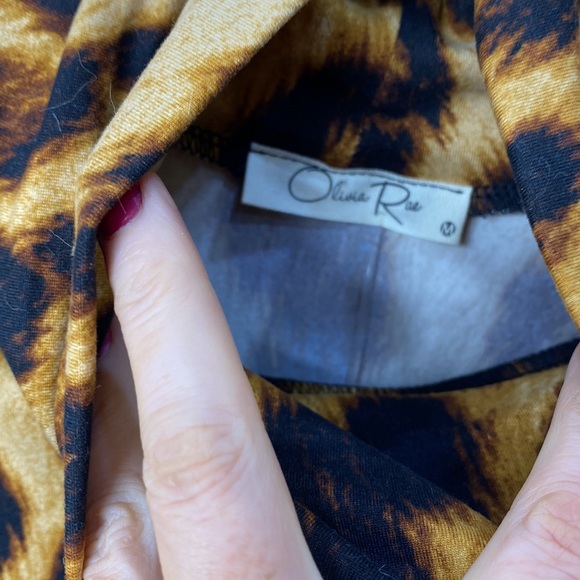Olivia Ray animal print fitted top - Picture 2 of 2